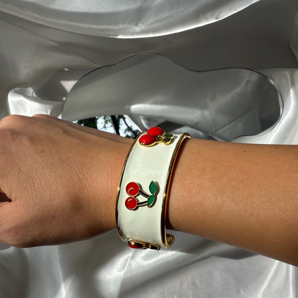 Cherry Enamel cuff Bracelet 
Gold
Stainless steel - Picture 12 of 12